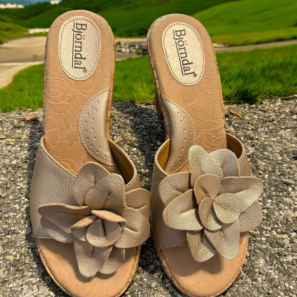 BJORNDAL‎  Leila Size 7.5  Leather Cork Sandals Flower Heeled - Picture 3 of 13